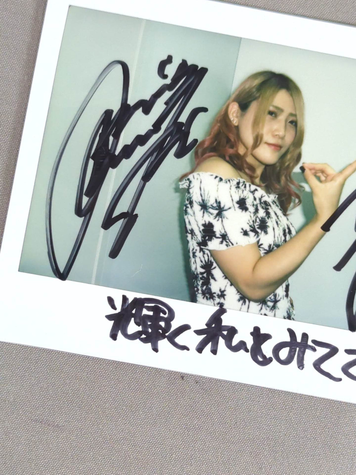 Utami Hayashishita hand signed autograph Cheki (A-6)