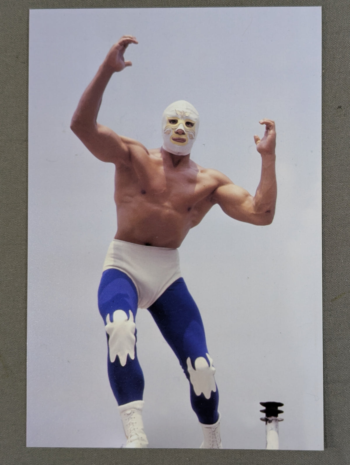 Mil Mascaras 1960s Lucha Libre magazine photo (A-2)