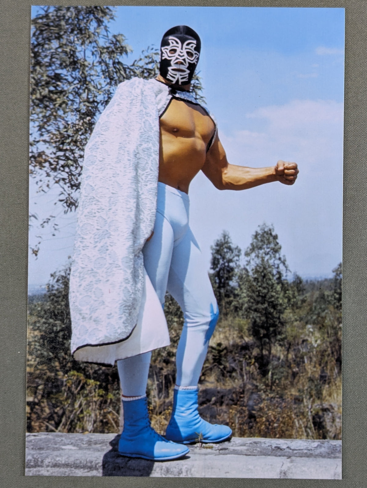 Mil Mascaras 1960s Lucha Libre magazine photo (B-2)