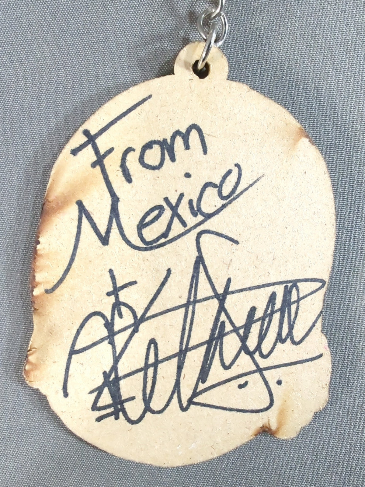 【hand signed autograph】Sheua Wood Keychain