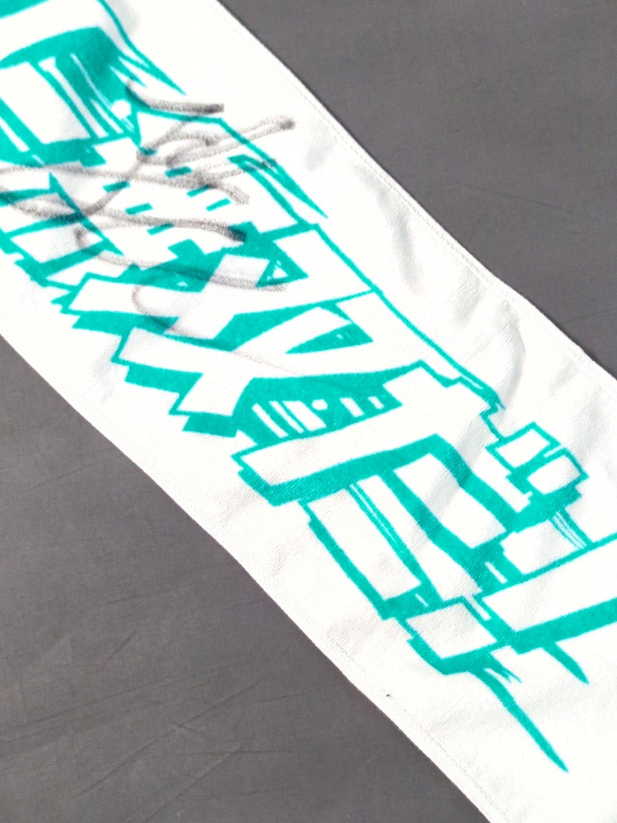 【hand signed autograph】  Jake Lee: "Jake Lee Warriors!" Muffler Towel