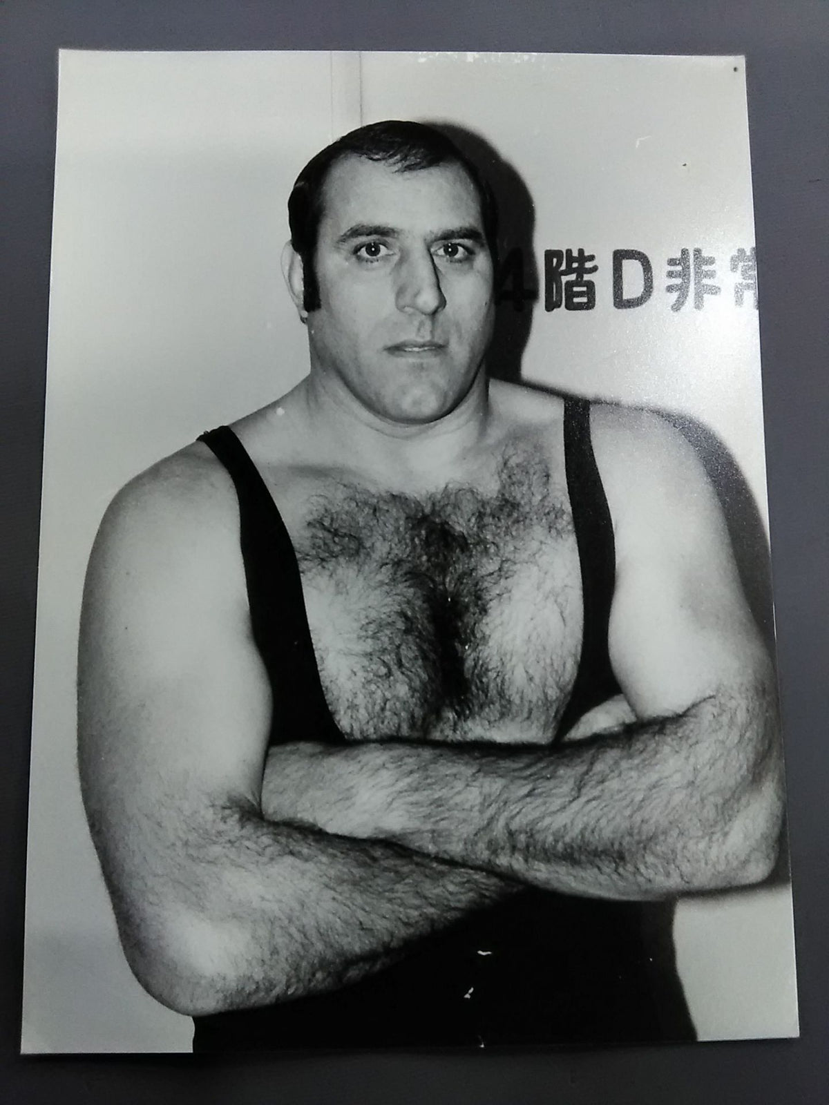 ドン・デヌーテ 白黒写真①