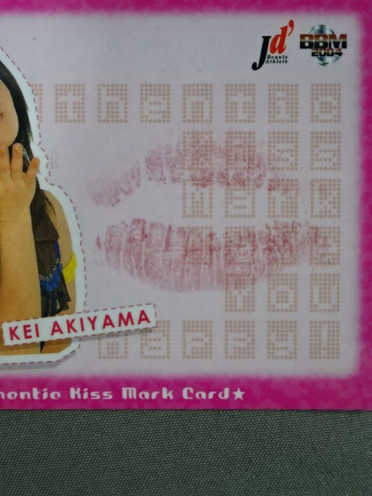 2004 BBM 秋山恵 公式キスマークカード