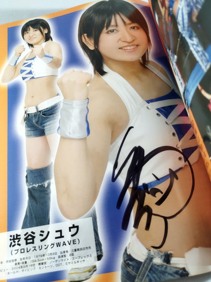 【Shu Shibuya hand signed autograph 】Pro-wrestling WAVE Official Brochure vol.47