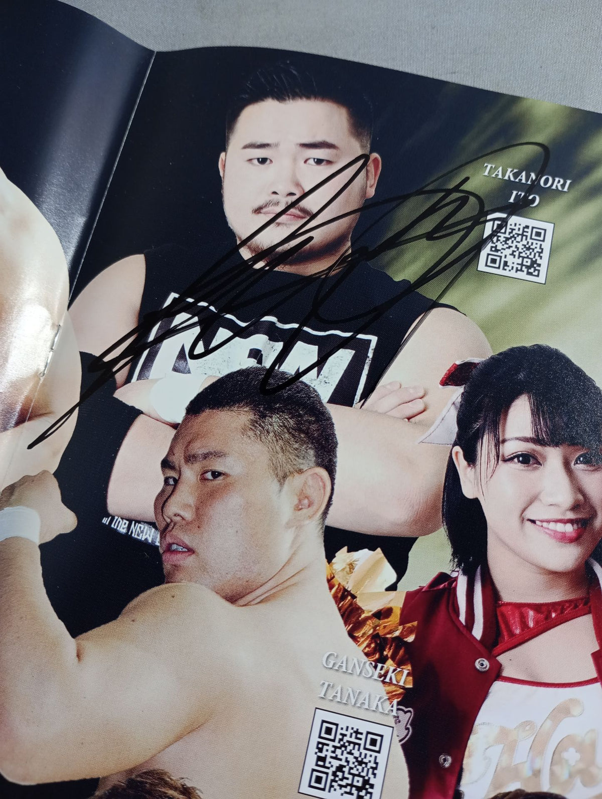 [7 fighters hand signed autograph WRESTLE-1  OFFICIAL GUIDE BOOK 2018 NO.3