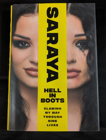【サラヤ(ペイジ) 直筆サイン入り】Hell in Boots： Clawing My Way Through Nine Lives