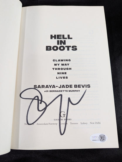 【サラヤ(ペイジ) 直筆サイン入り】Hell in Boots： Clawing My Way Through Nine Lives