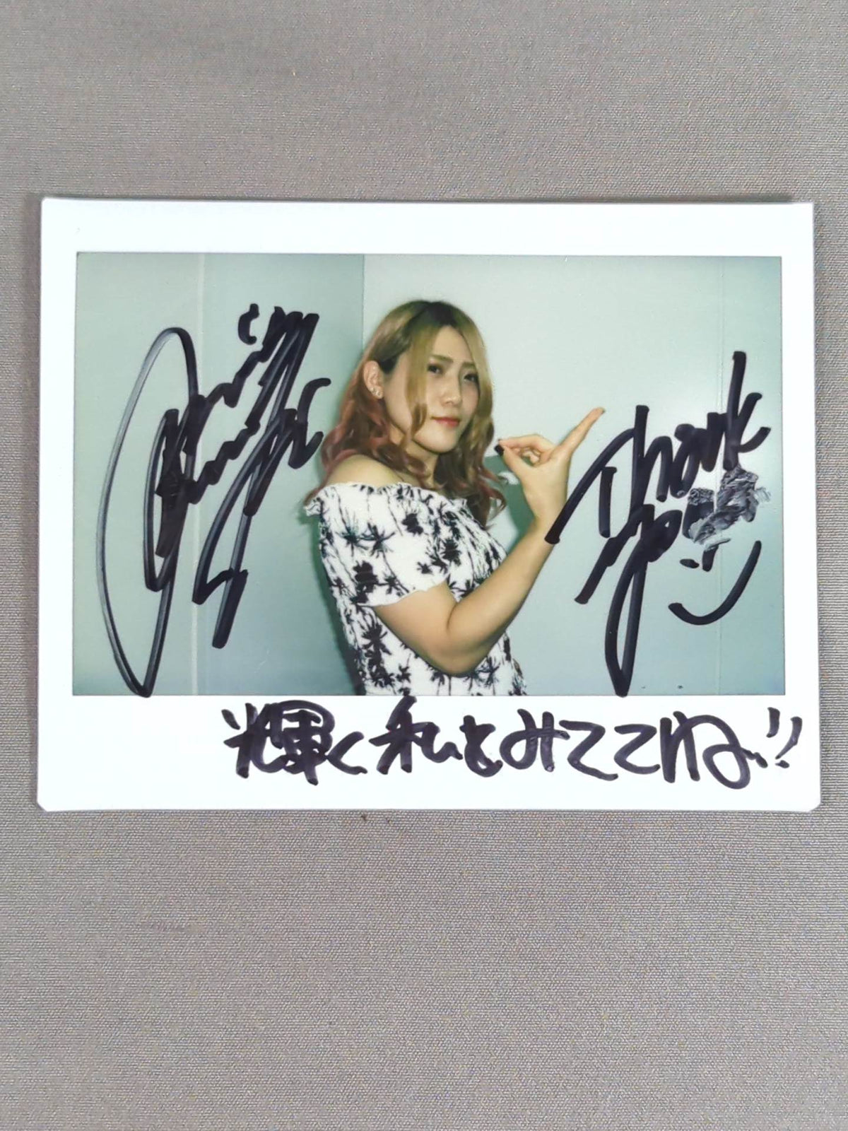 Utami Hayashishita  hand signed autograph  Cheki (A-6)