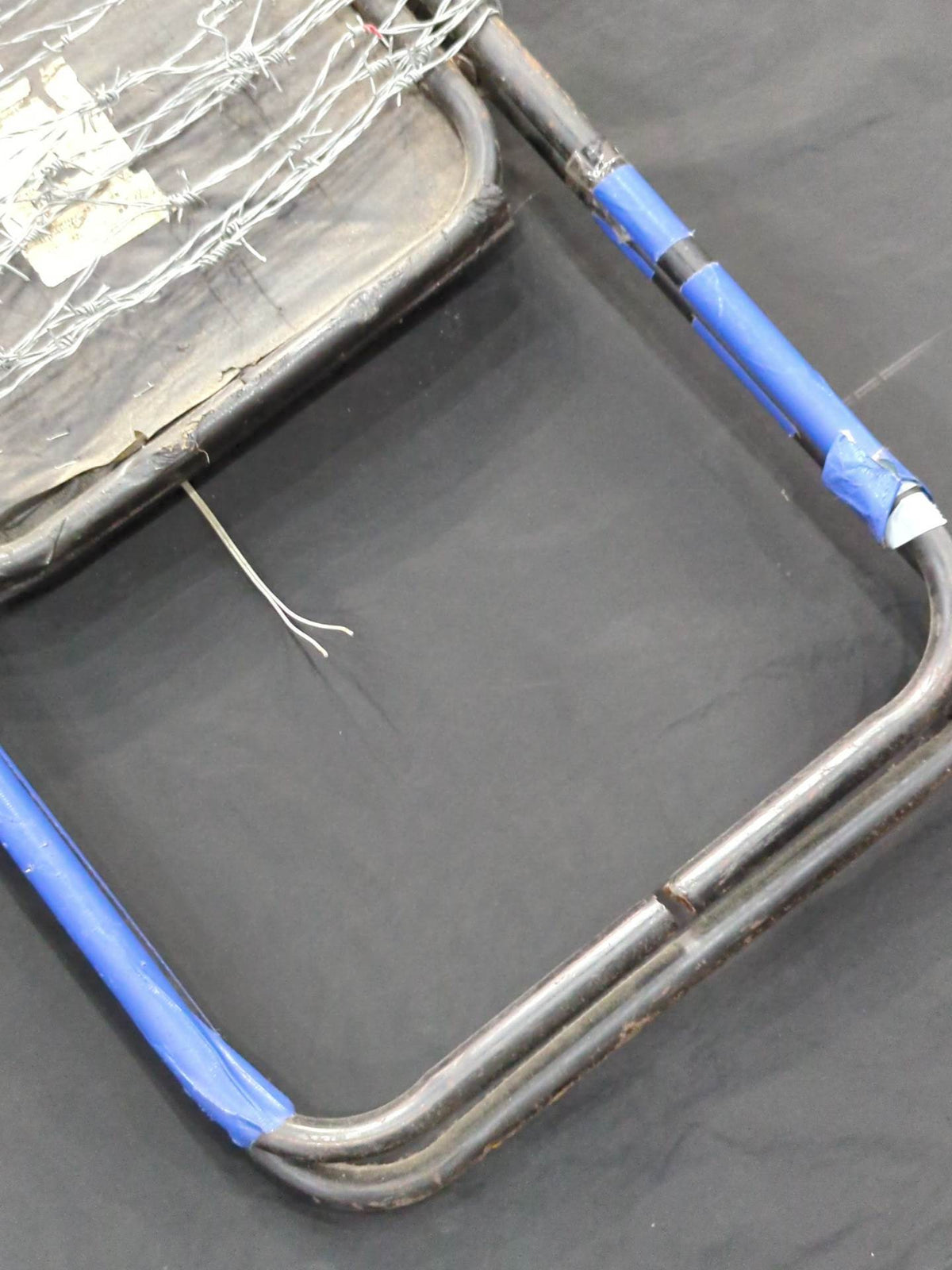 ★ Super fireworks Pro Wrestling worn by him ★ Barbed Wire Chair with Electric Wire