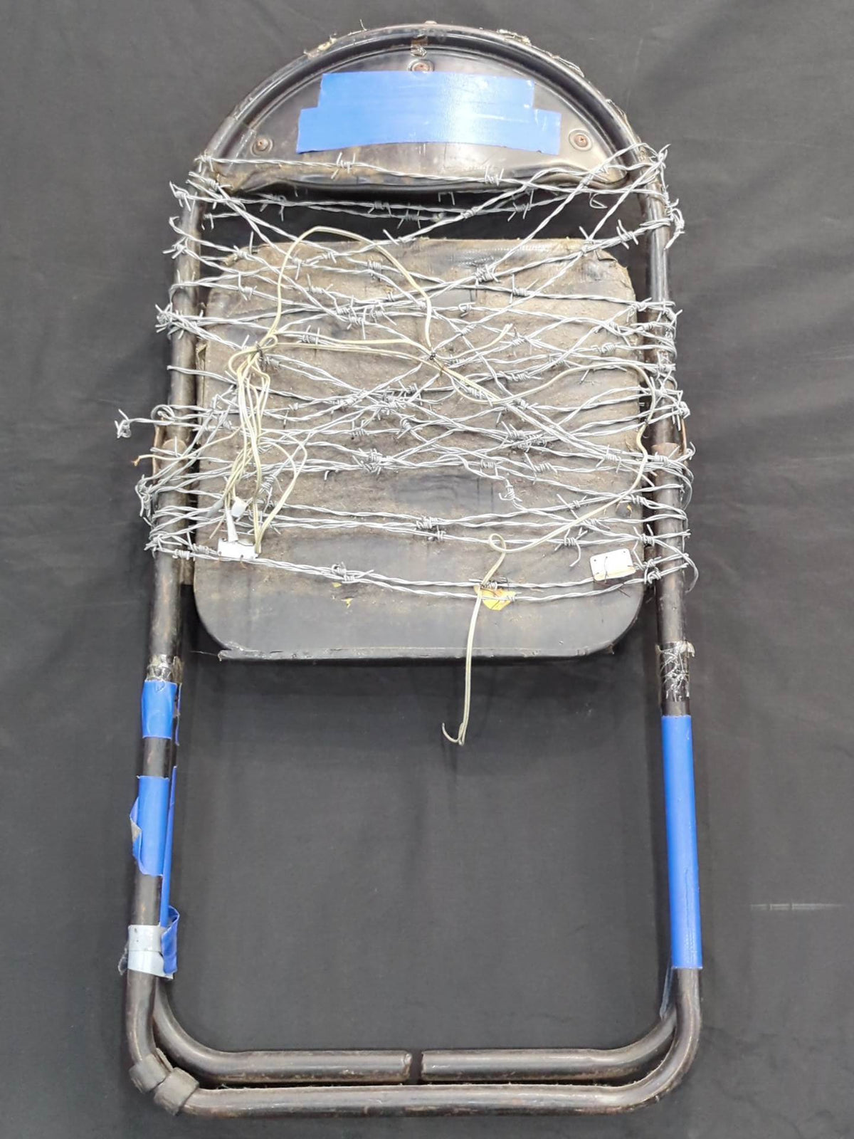 ★ Super fireworks Pro Wrestling worn by him ★ Barbed Wire Chair with Electric Wire