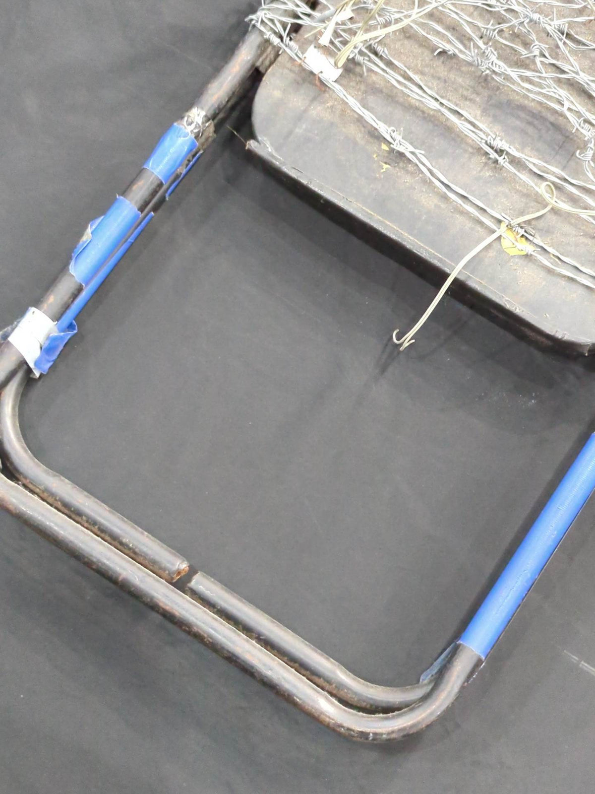 ★ Super fireworks Pro Wrestling worn by him ★ Barbed Wire Chair with Electric Wire