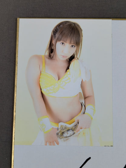 Yuzuki Aikawa  (with photo )