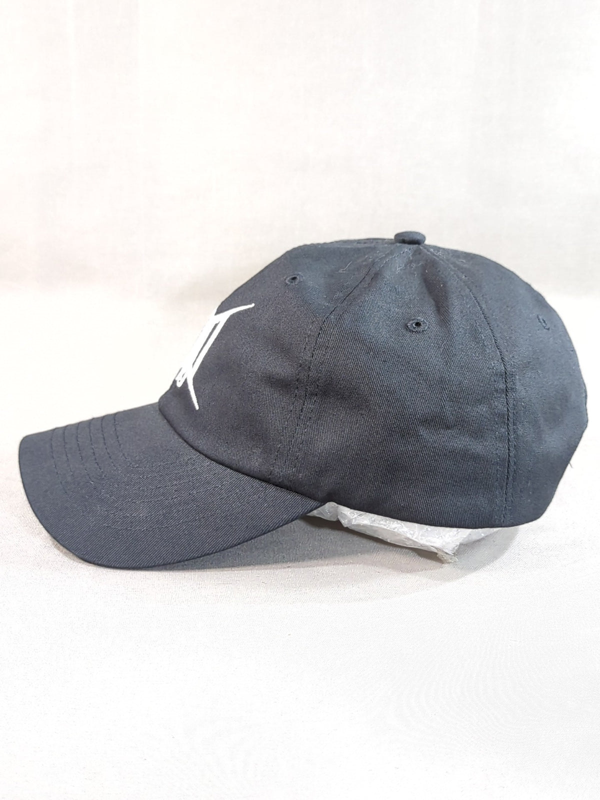 Donna del mondo cap (black× white)