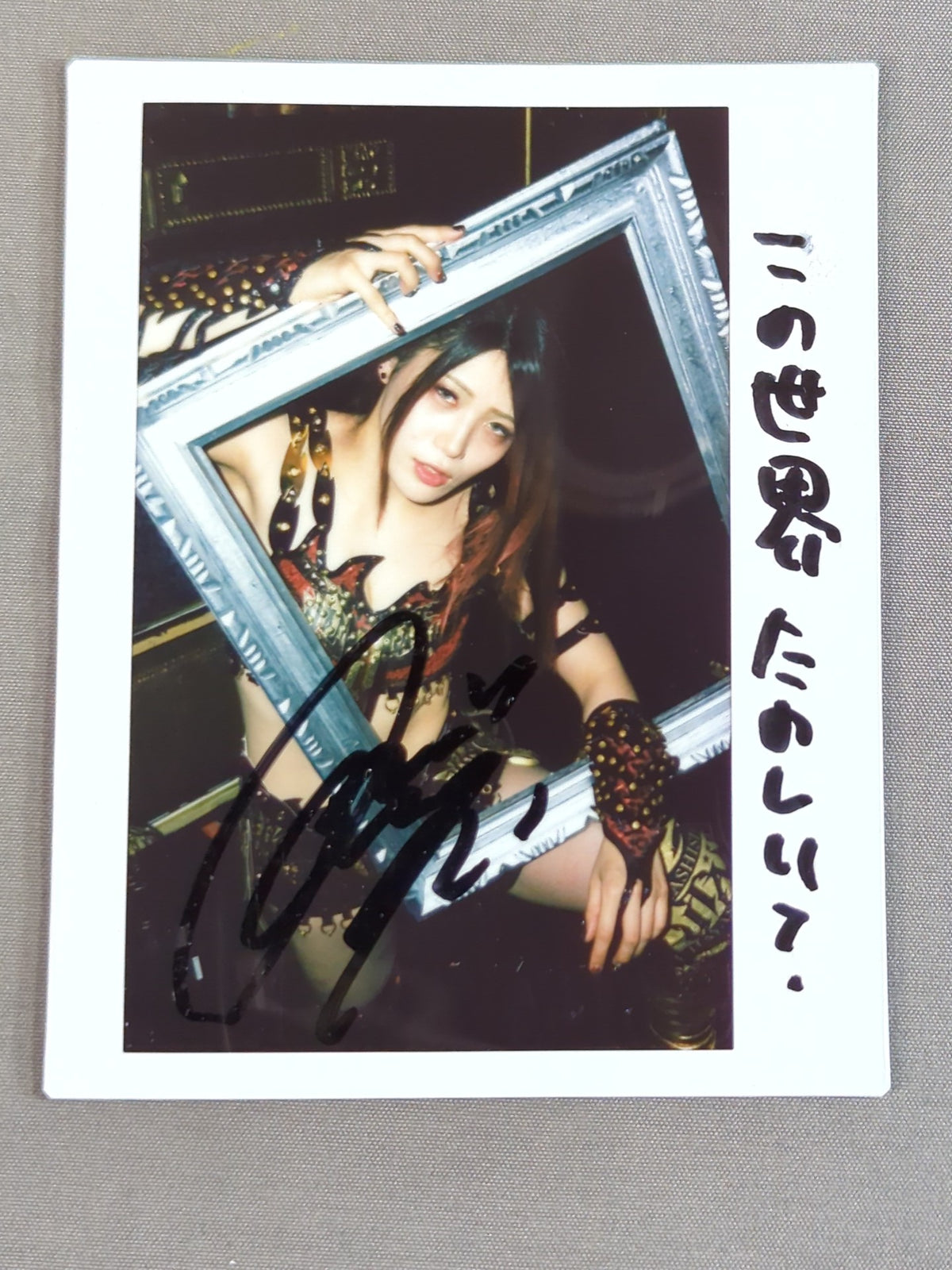 Utami Hayashishita  hand signed autograph  Cheki (E-3)
