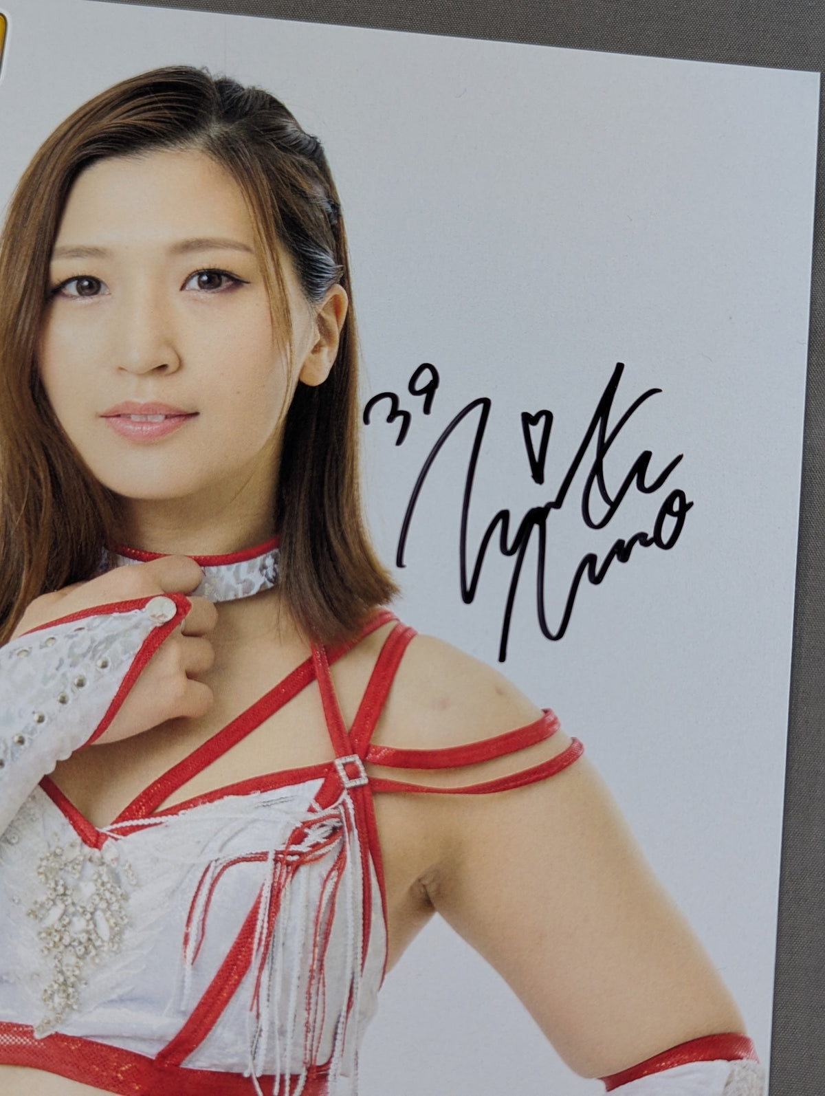 Miku Aono  hand signed autograph Pro-Photo (G-2)