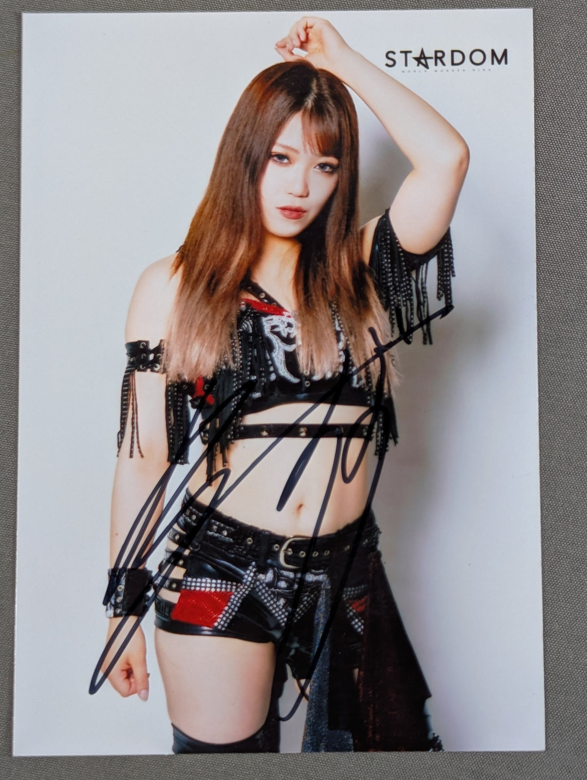 Suzu Suzuki  hand signed autograph photo (A-2)