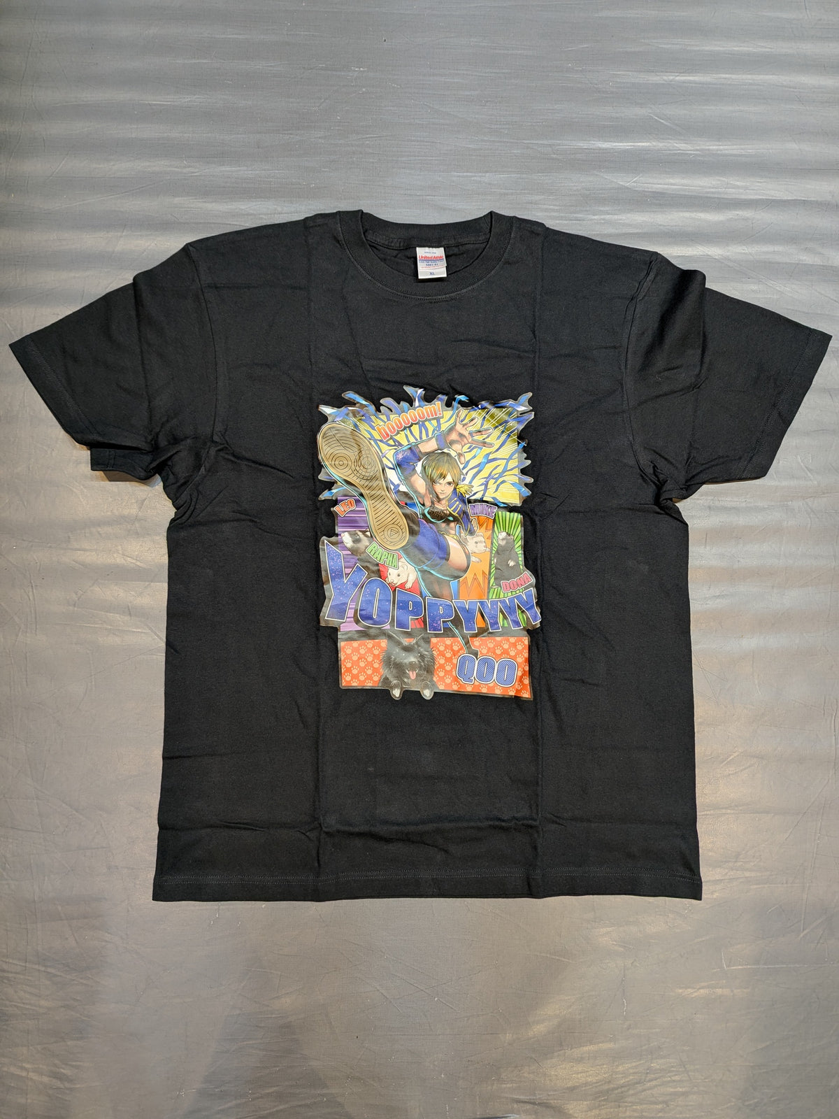 Yoshiko Hasegawa: "booooom!" Illustration T-Shirt (3) (Black)
