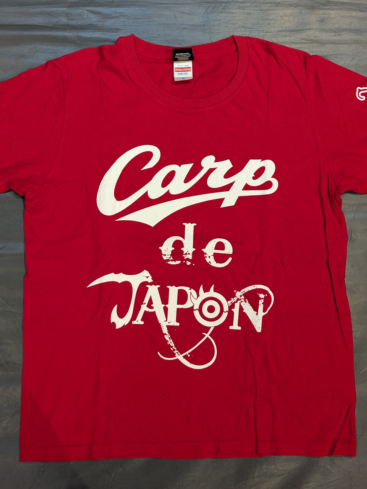 Hiroshima Toyo Carp × Tetsuya Naito "Carp de JAPON" T-Shirt (2) (Red)