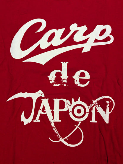 Hiroshima Toyo Carp × Tetsuya Naito "Carp de JAPON" T-Shirt (2) (Red)