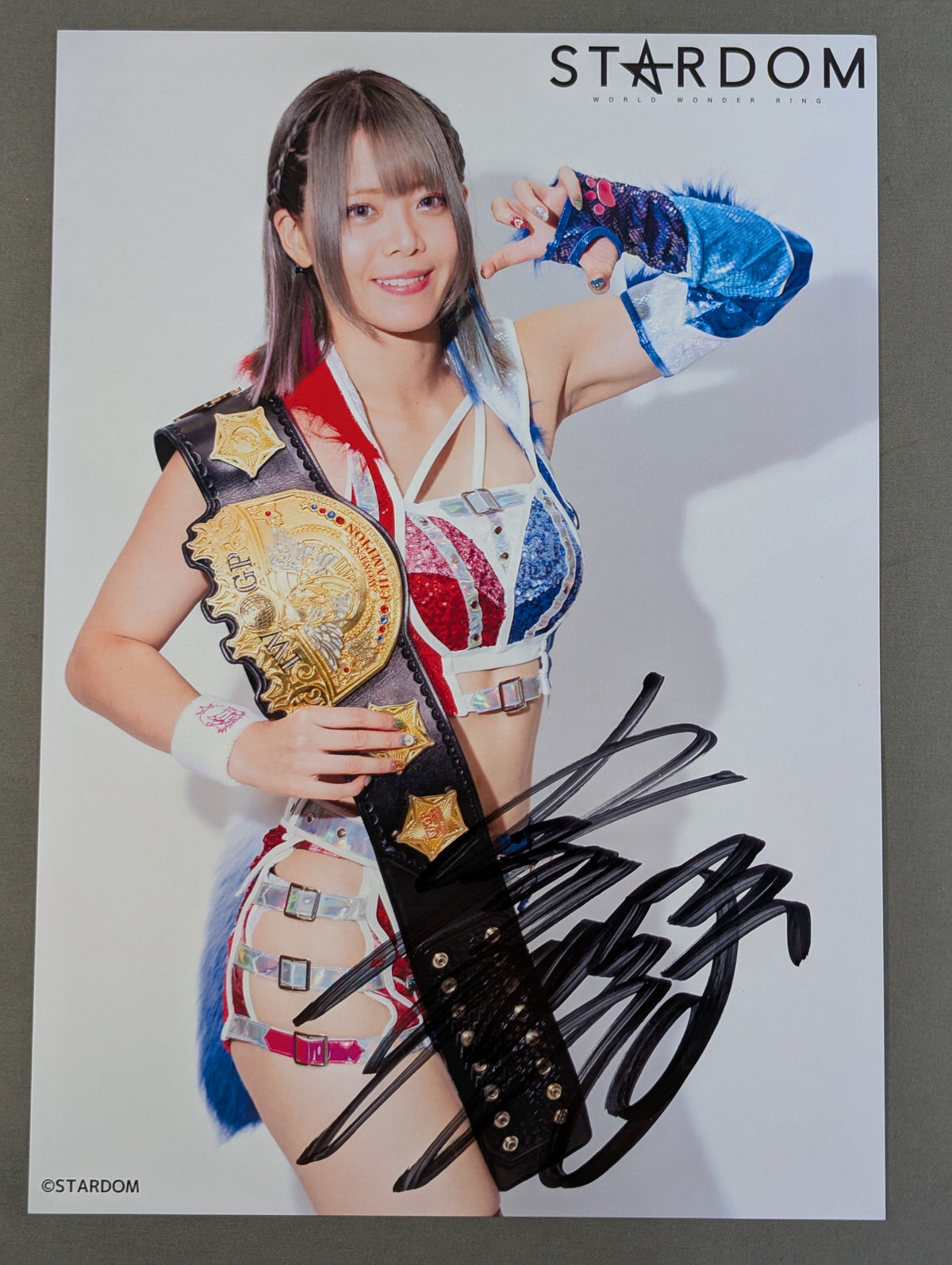 ★IWGP★ Mayu Iwatani  hand signed autograph Stardom Pro-Photo (C-1)