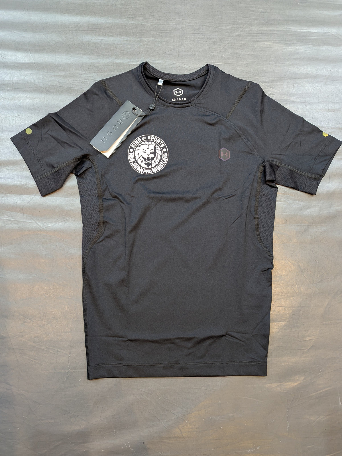 BLK/BLK UA ラッシュ ライオンマーク アーマーショートスリーブ