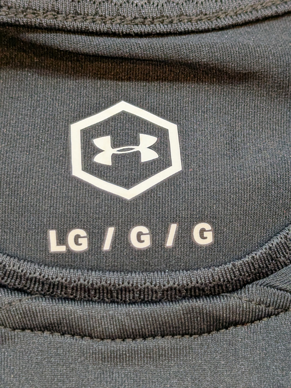 BLK/BLK UA ラッシュ ライオンマーク アーマーショートスリーブ