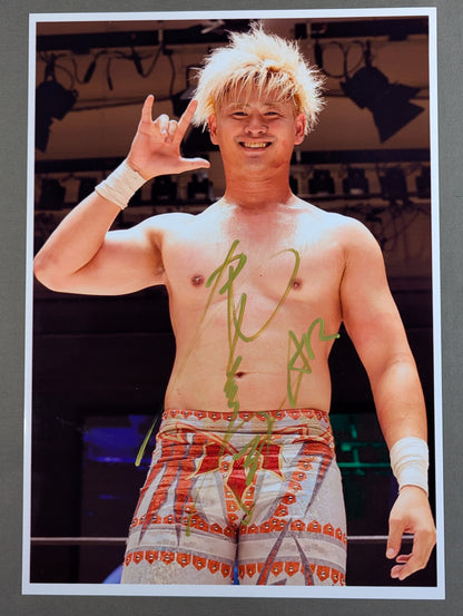 Kaito Kiyomiya  hand signed autograph Pro-Photo  (Large photo )