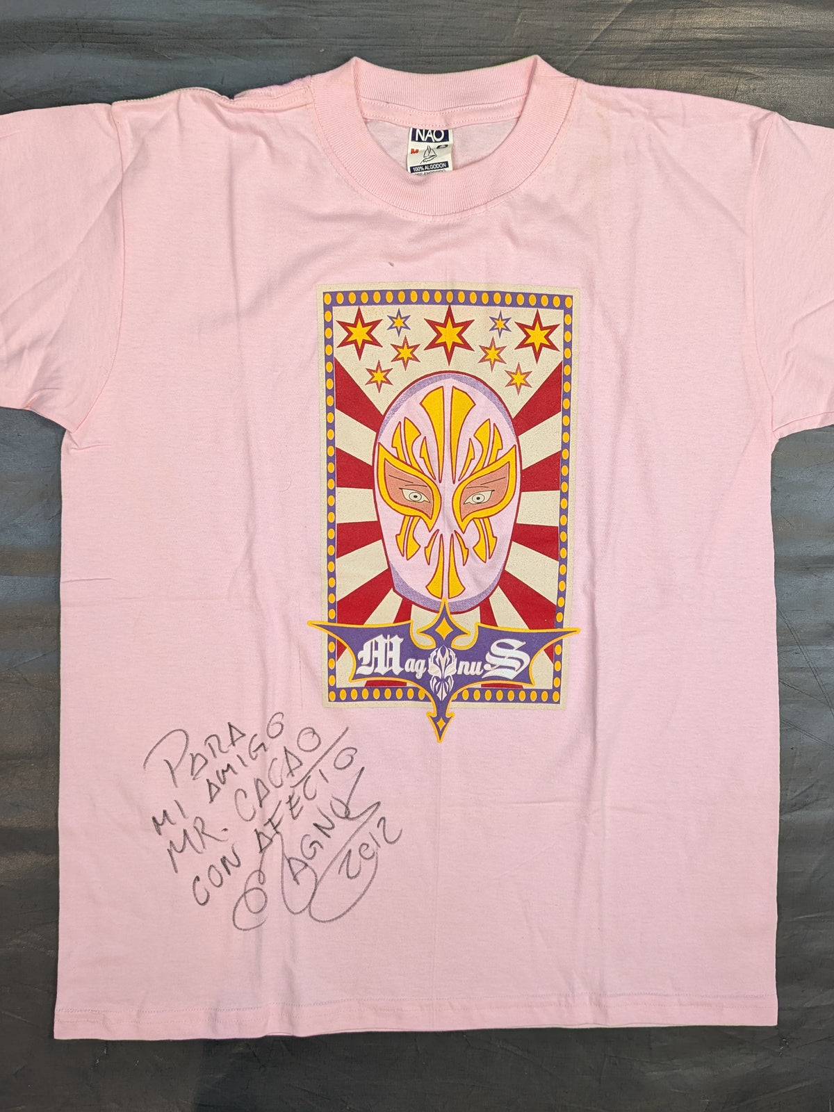 【hand signed autograph】 Magnus Mask Illustration T-Shirt (Pink)