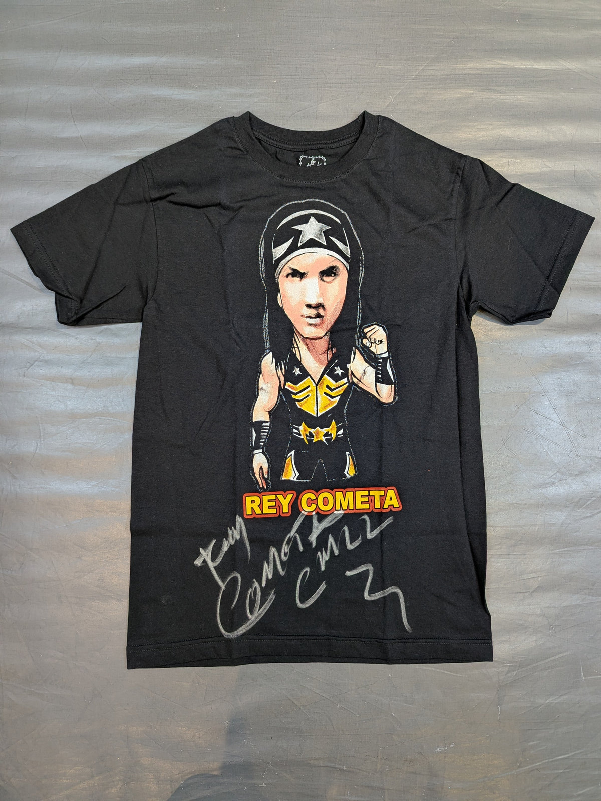 【hand signed autograph】 Rey Kometa Illustration T-Shirt (Black)