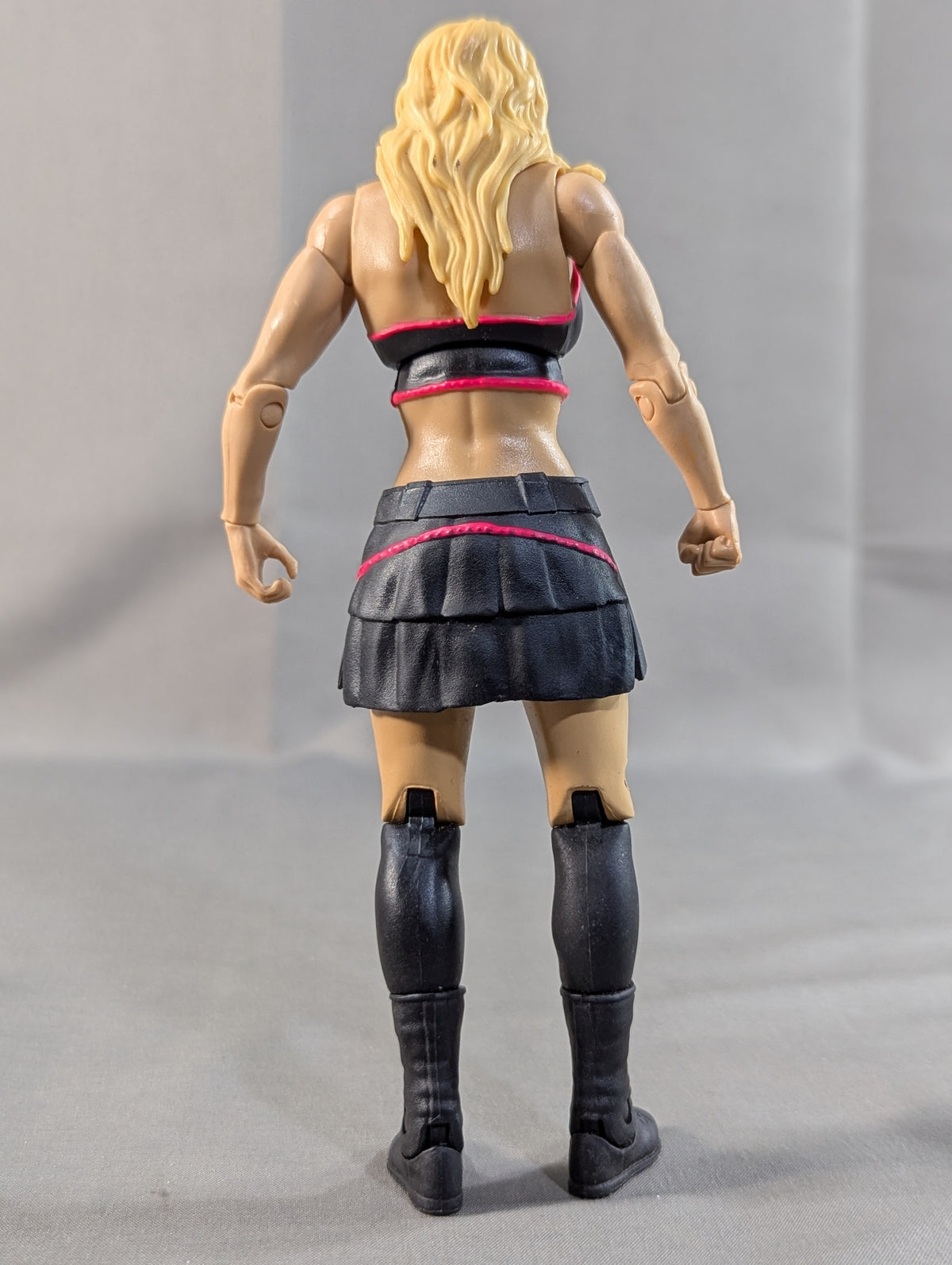 Beth Phoenix (black×pink costume)