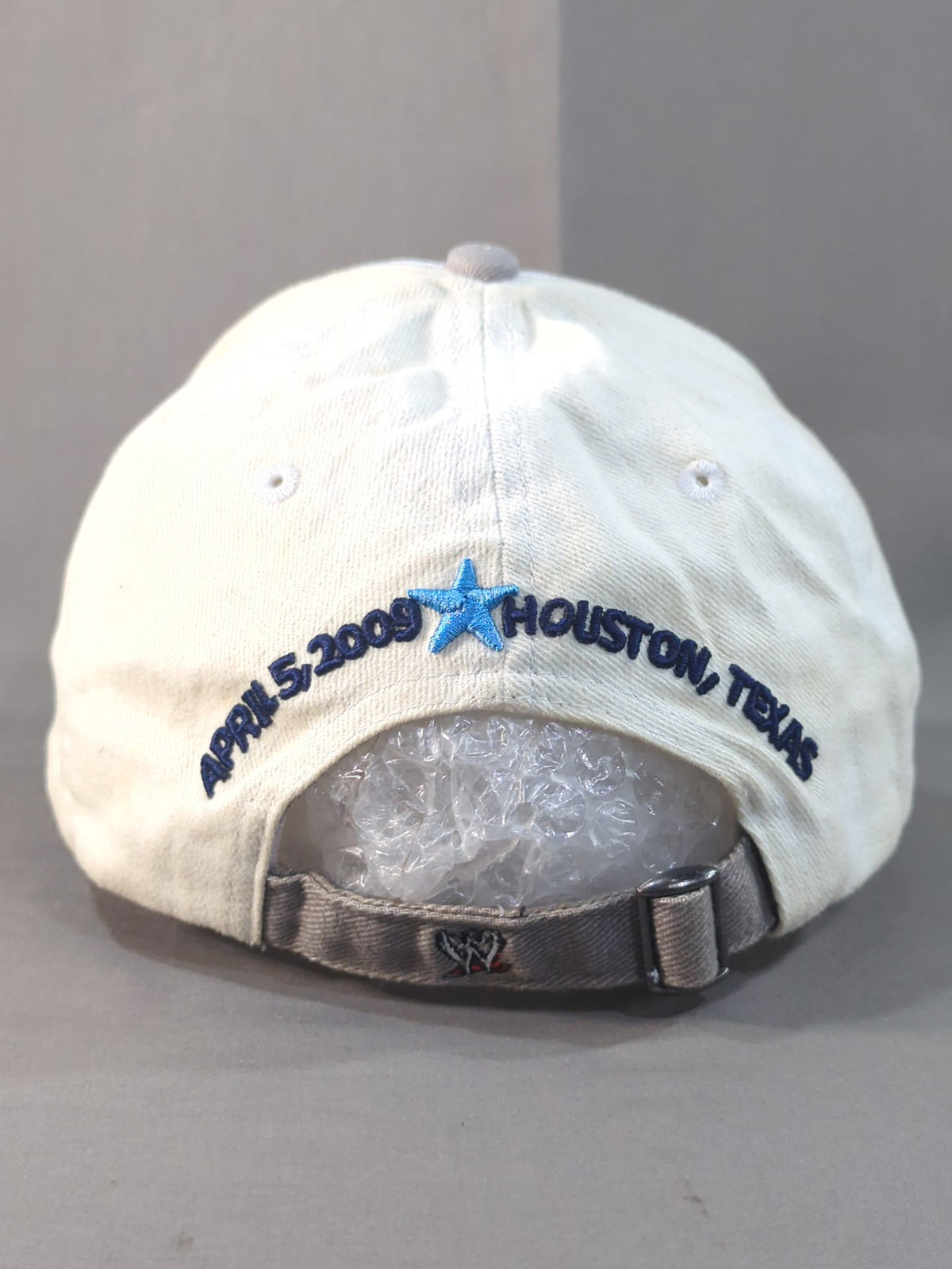 WRESTLEMANIA 25 Cap (2009 (WWE) / White × Gray)