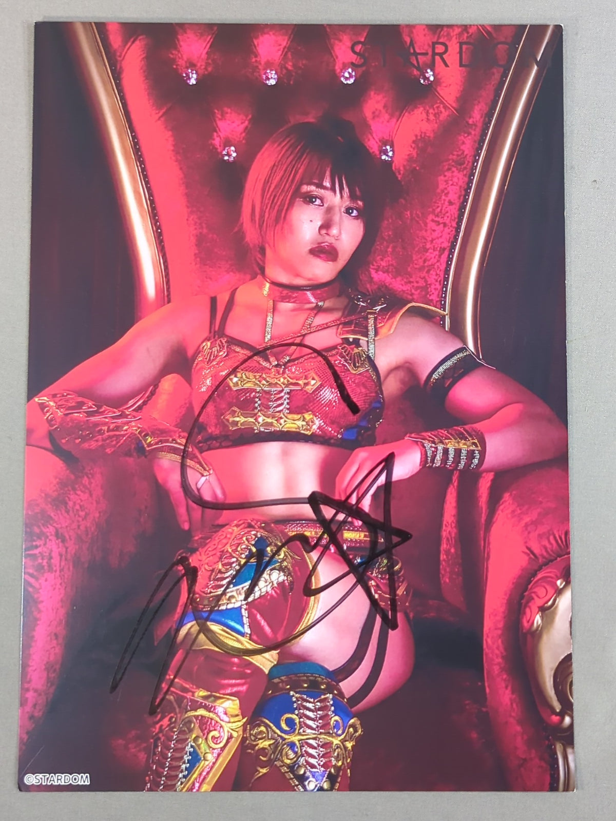 朱里 直筆サイン入り スターダムポートレート(L-4)
