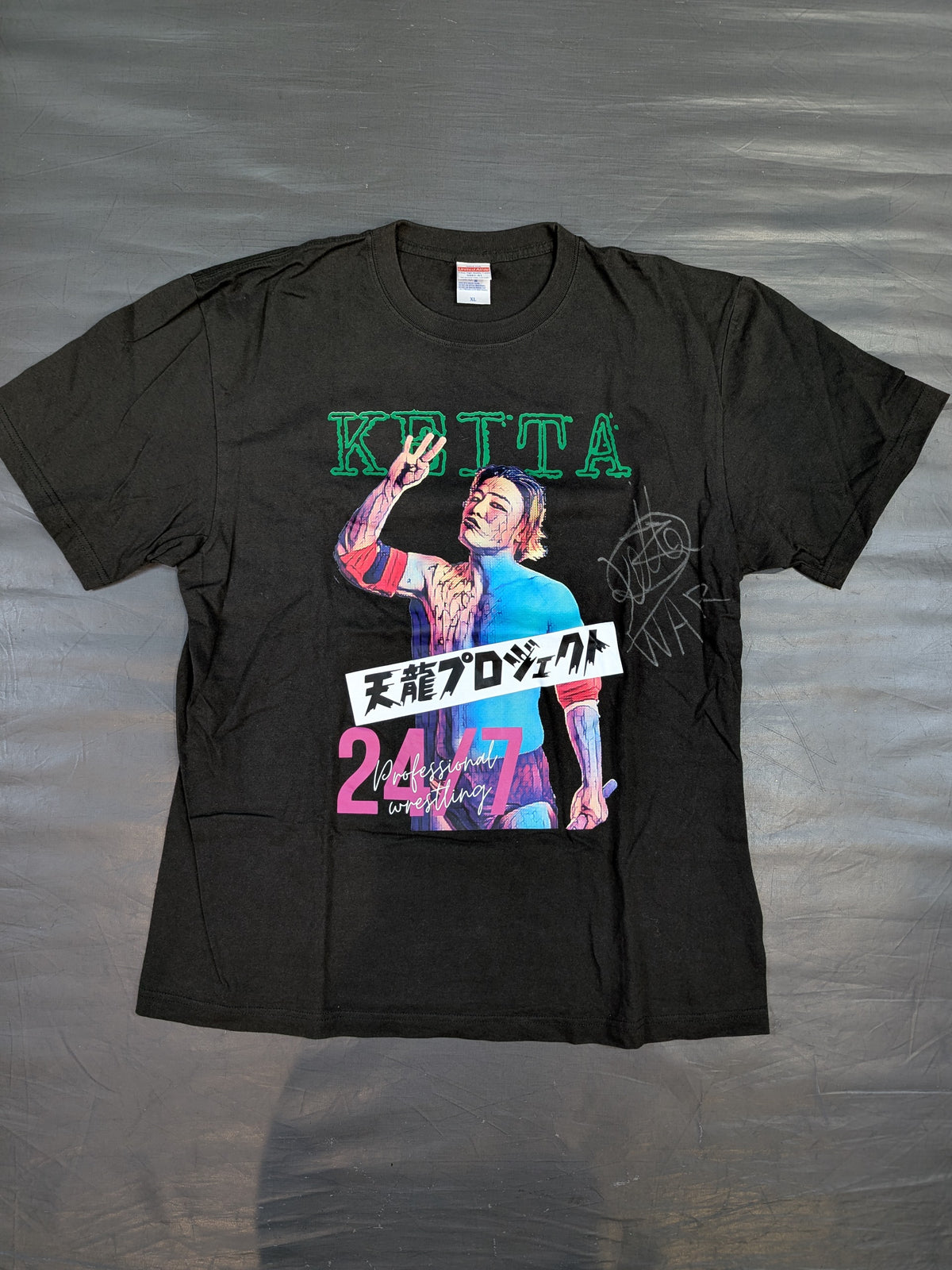 【hand signed autograph】 Keita Yano "Tenryu Project" Picture T-Shirt (1) (Black)