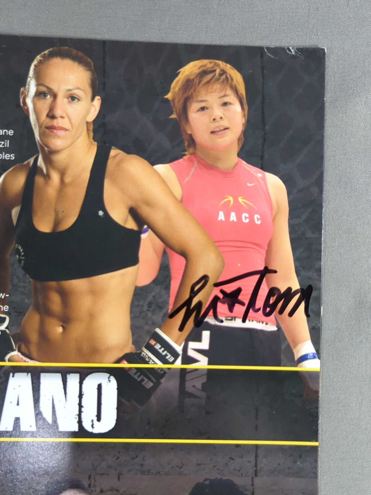 [Hitomi Akano hand signed autograph ] Strike force Shamrock vs. Diaz
