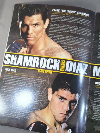 [Hitomi Akano hand signed autograph ] Strike force Shamrock vs. Diaz