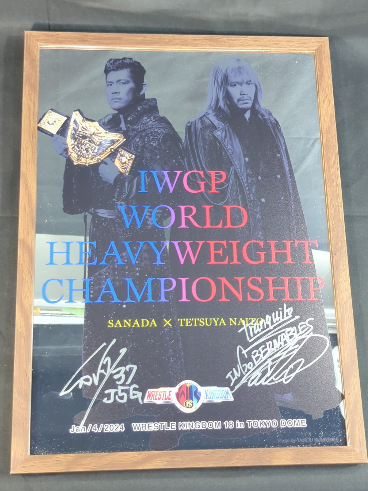 [2 fighters hand signed autograph ] ★ Front-row Bonus ★: WK18 SANADA vs Tetsuya Naito Pub Mirror