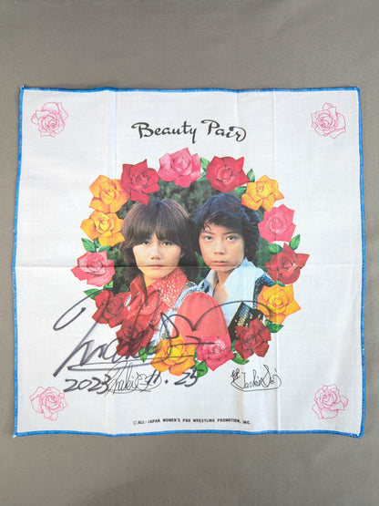 [MakiUeda hand signed autograph ] ★ Original ★ Beauty Pair Handkerchief