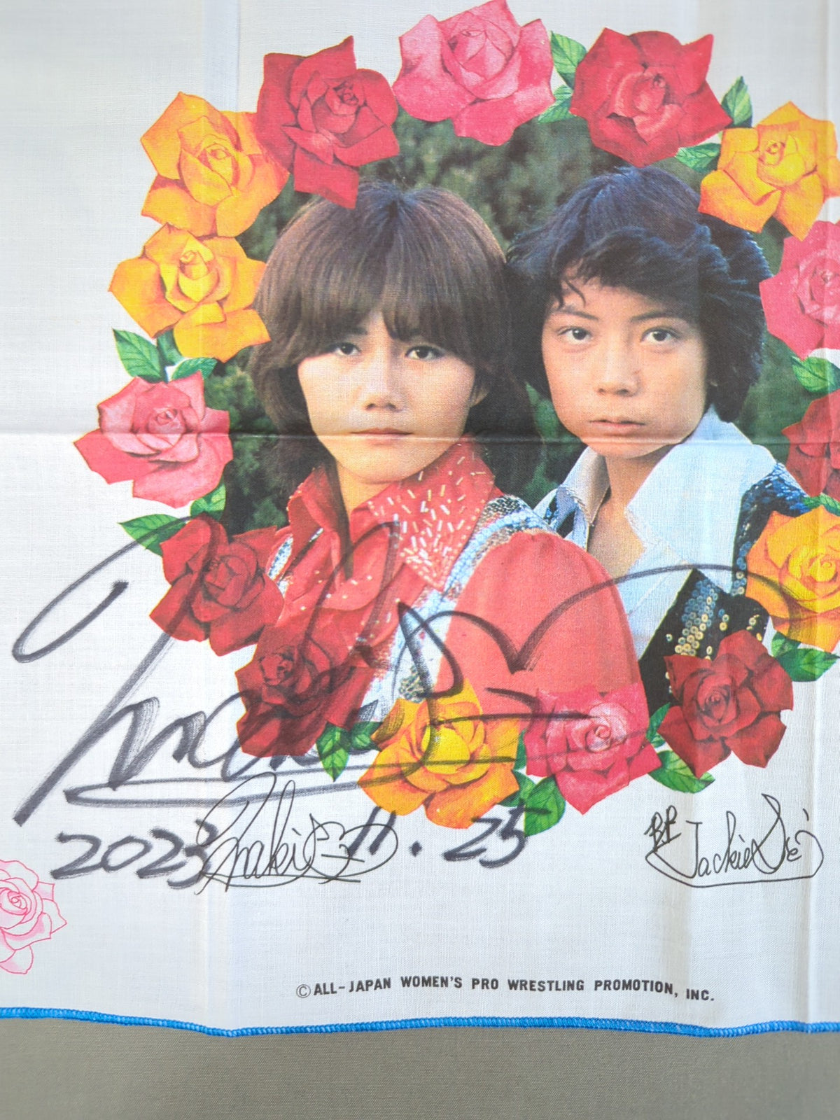 [MakiUeda hand signed autograph ] ★ Original ★ Beauty Pair Handkerchief